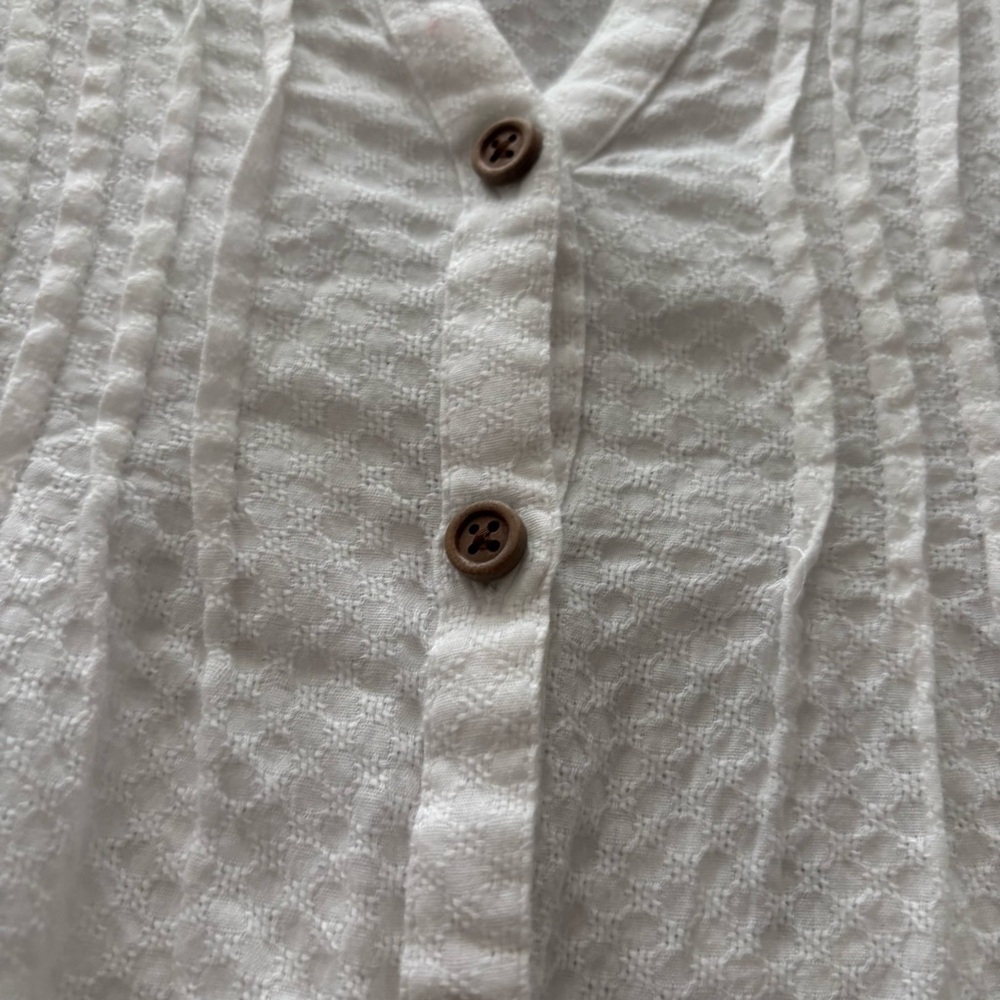 Prana Women's White Pleated Button-Up Blouse. Size Small saw - Picture 5 of 10